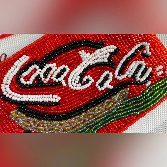 VINTAGE: small, beaded wristlet bag - Picture 2 of 13